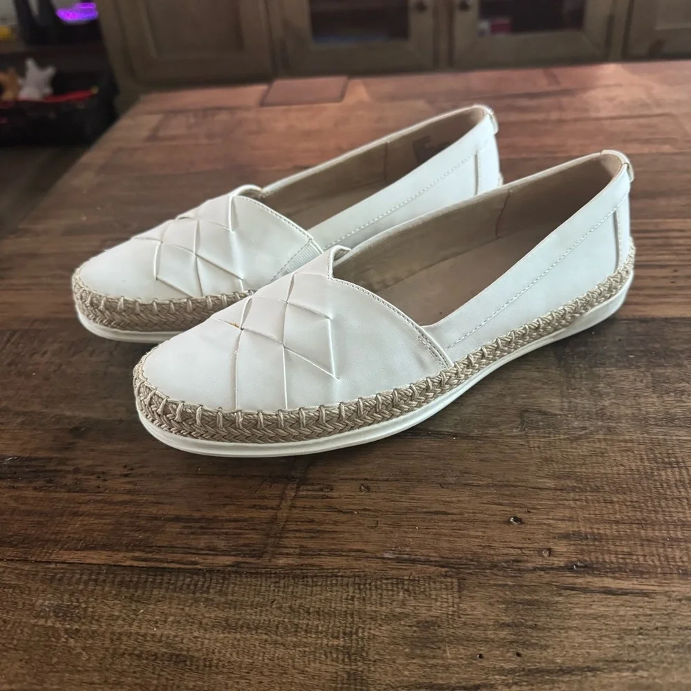 Anne‎ Klein Akzasha White Espadrille Flats